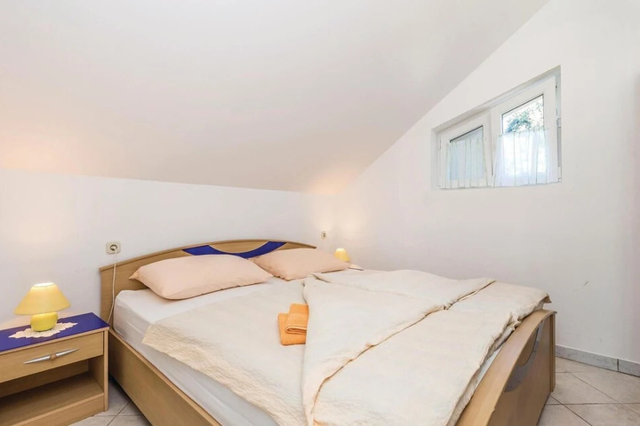 Room 5 of 25