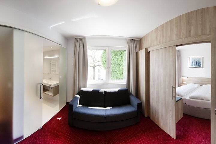 Room 13 of 60