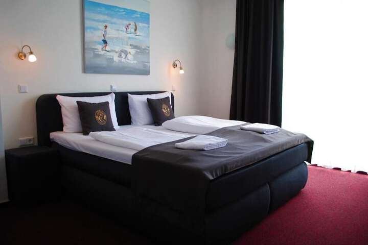 Room 13 of 37
