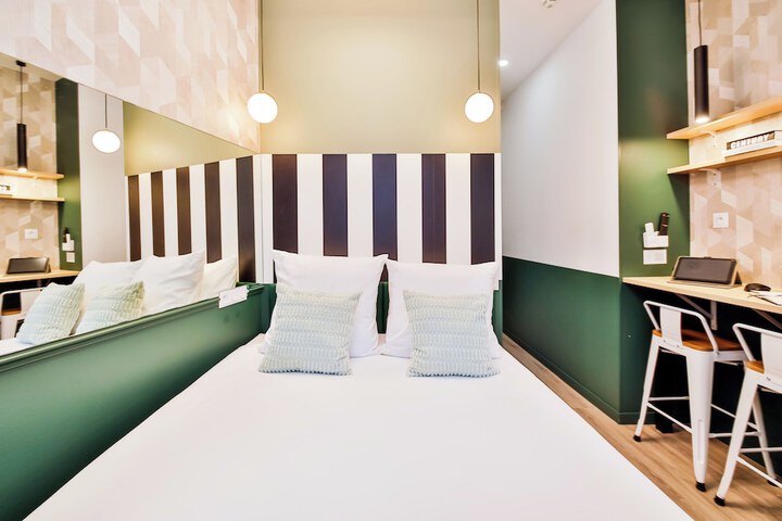 Room 26 of 270