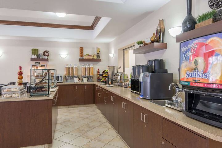 Breakfast/Coffee Service 25 of 28