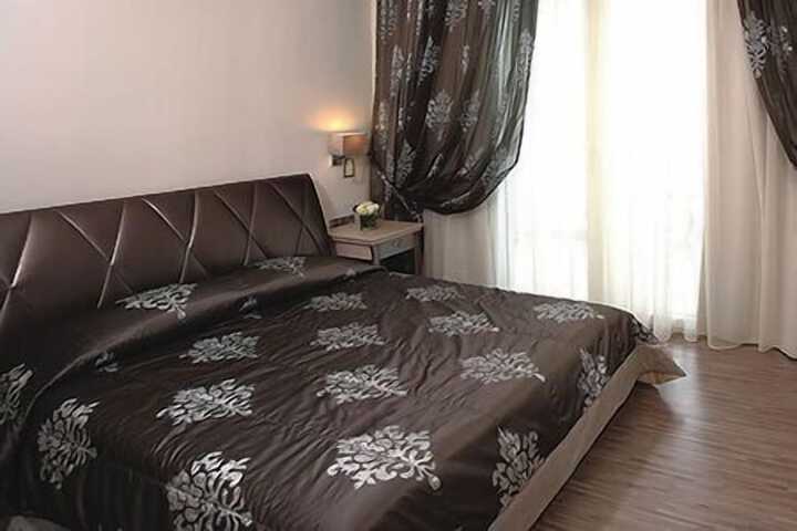 Room 10 of 90
