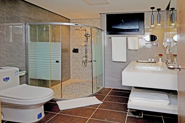 Room 15 of 36