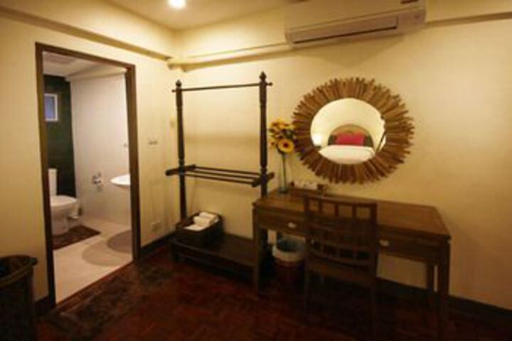 Room 11 of 24