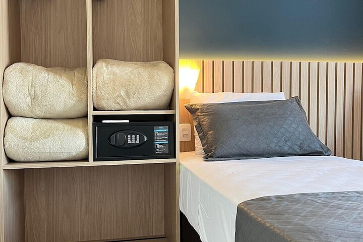 Room 4 of 48