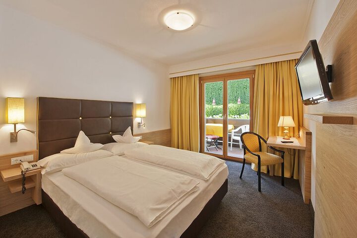 Room 2 of 4