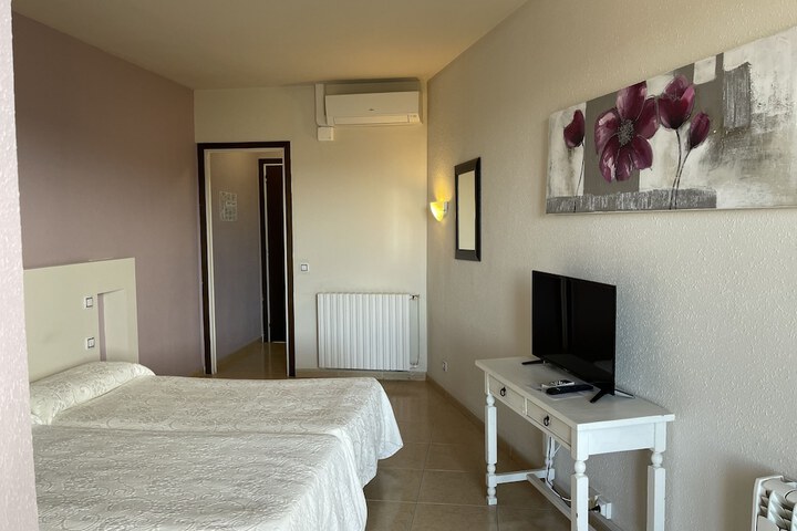 Room 2 of 31