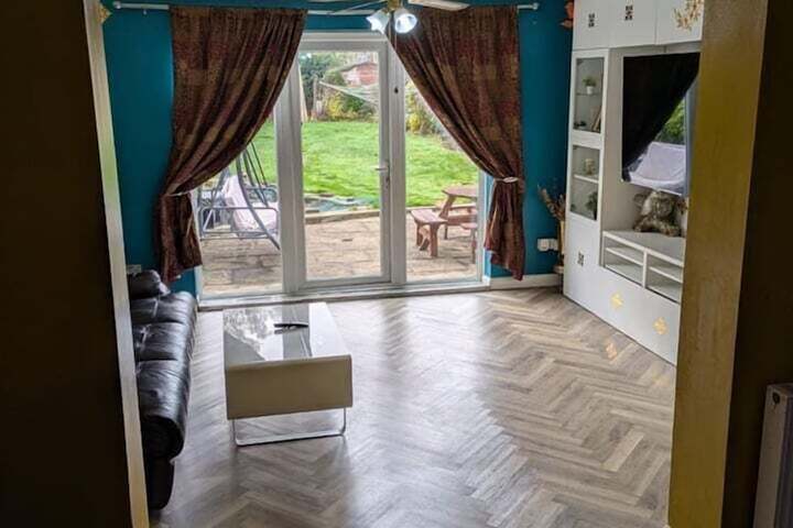 Room 12 of 16