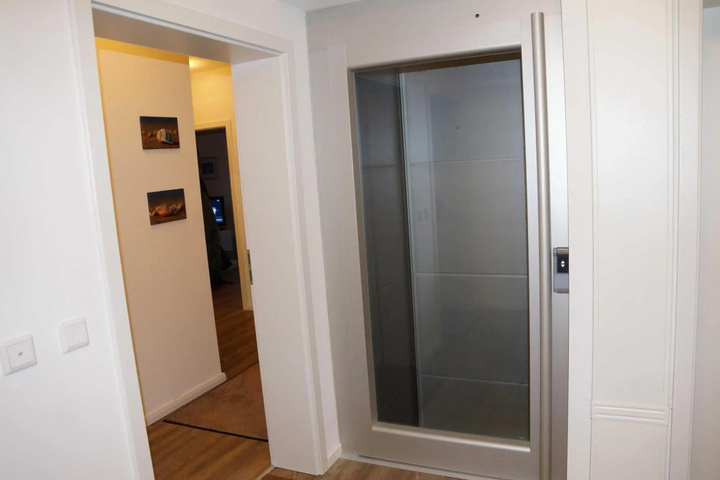 Room 10 of 16