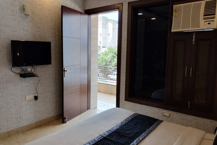Room 10 of 43