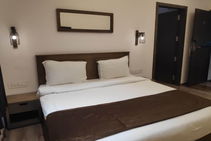 Room 12 of 51