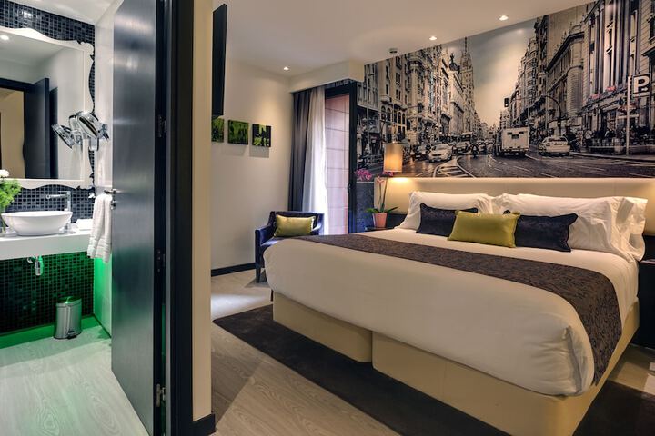 Room 16 of 153