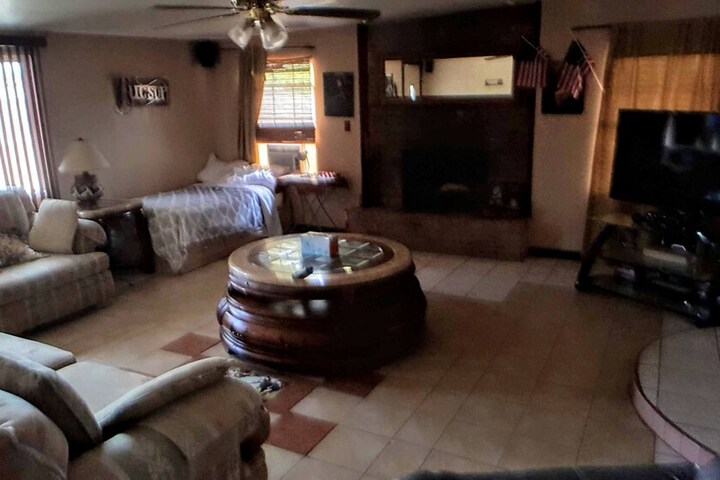 Room 17 of 49