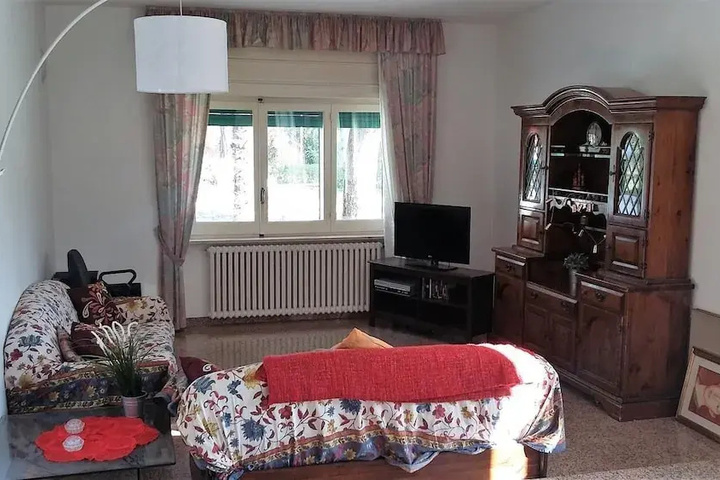Room 5 of 19