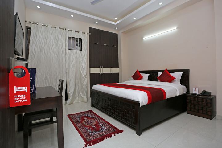 Room 9 of 16