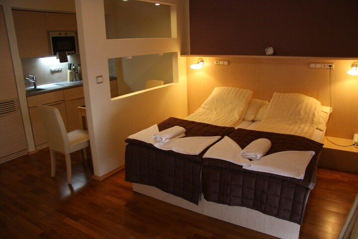 Room 21 of 98