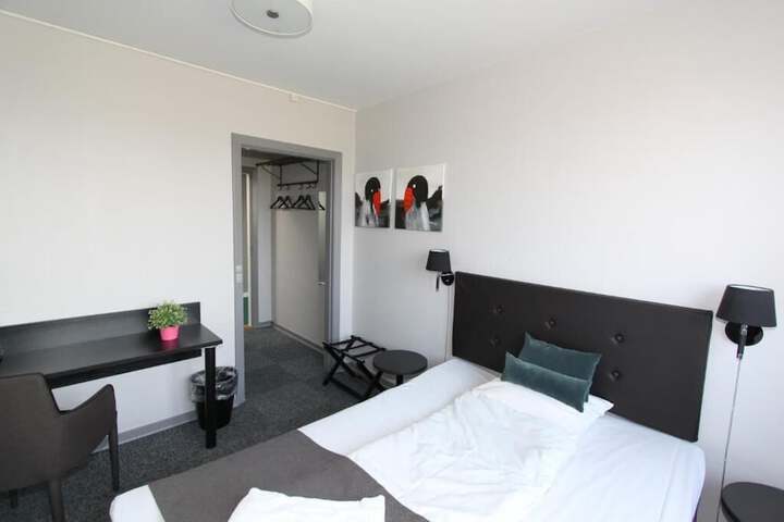 Room 7 of 27