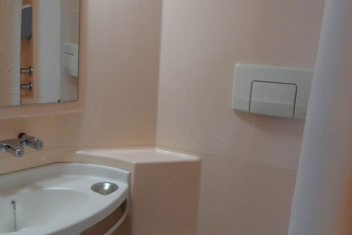 Room 19 of 35