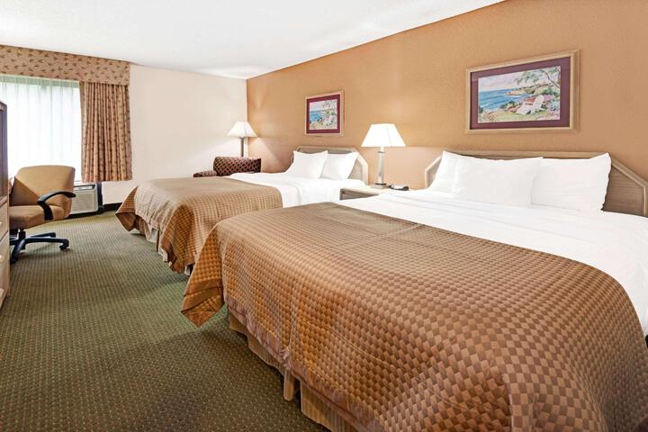 1 King Bed (5 of 11)