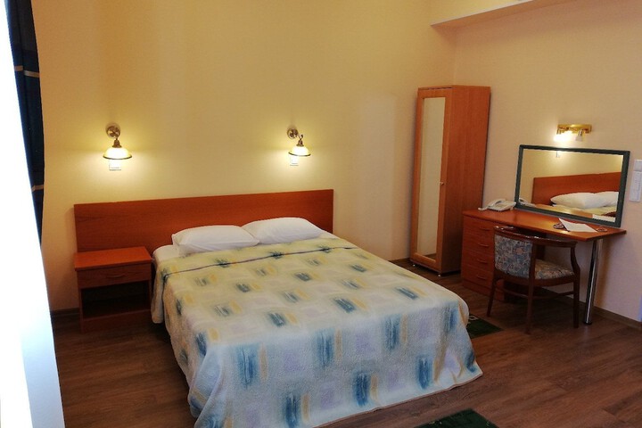 Room 3 of 41