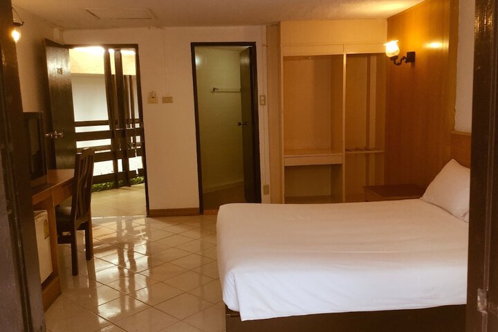 Room 14 of 50