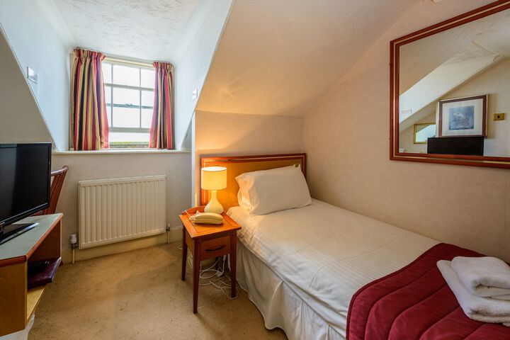 Room 7 of 49