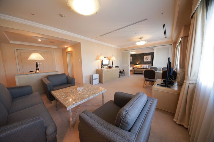 Room 8 of 43
