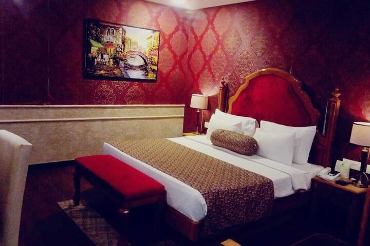 Room 14 of 68