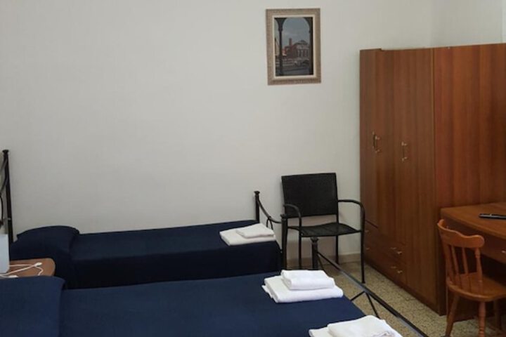 Room 15 of 48