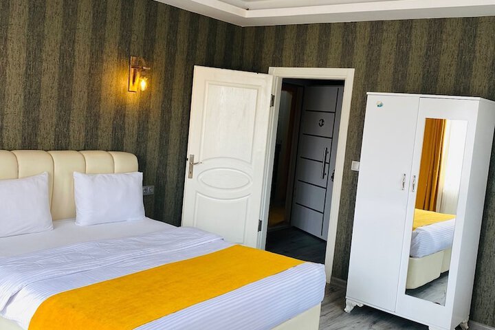 Room 9 of 39