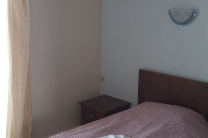 Room 13 of 28