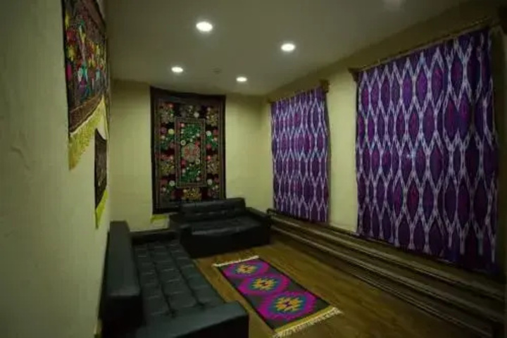 Room 10 of 16