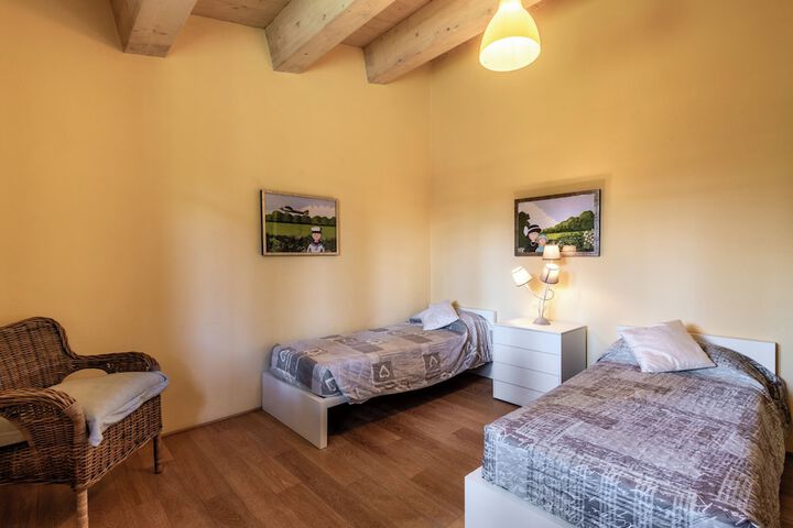 Room 180 of 580