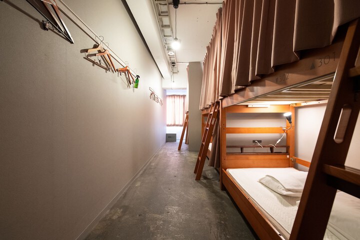 Room 14 of 136