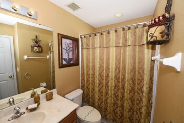 Room 4 of 27