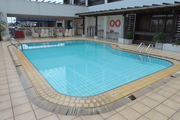 Hotel with Pool