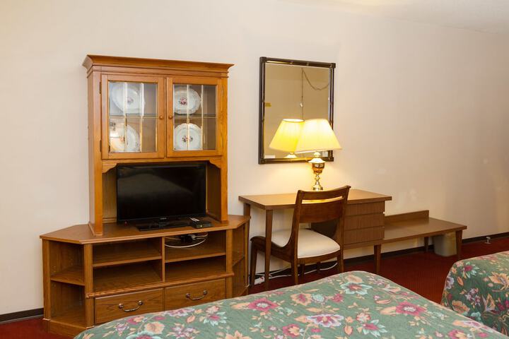 Room 4 of 80