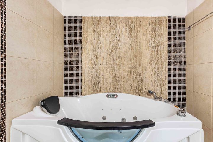 Hot Tub 125 of 182