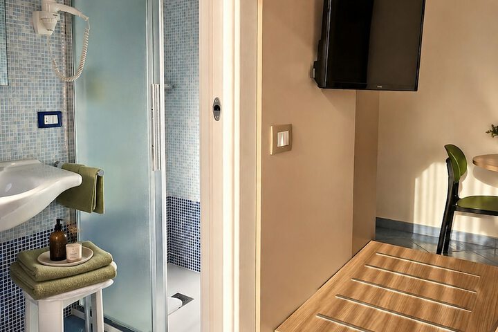 Room 46 of 82