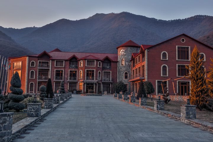 Hotel Exterior 61 of 65