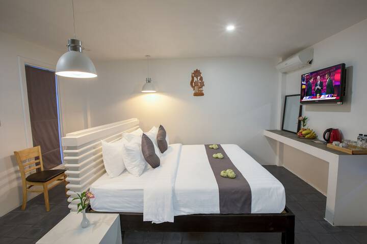 Room 3 of 90