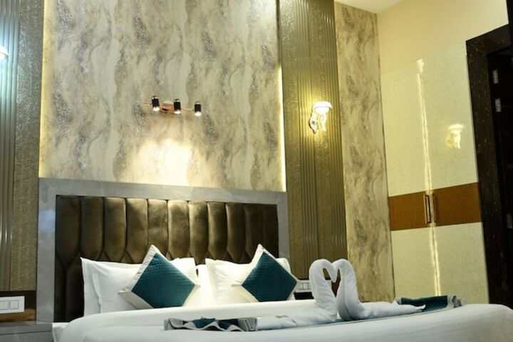 Room 10 of 19