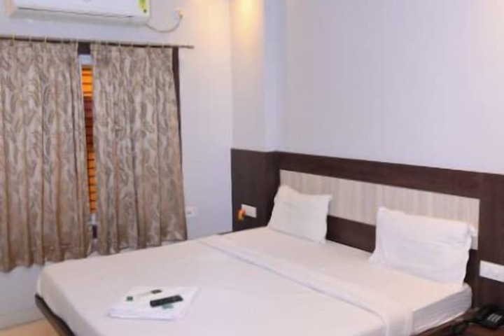 Room 9 of 28
