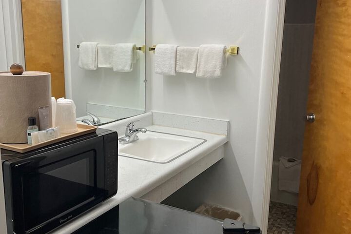 Room 17 of 18