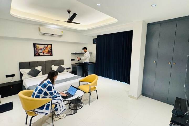 Room 2 of 31