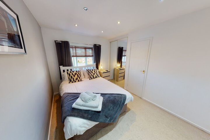 Room 2 of 16