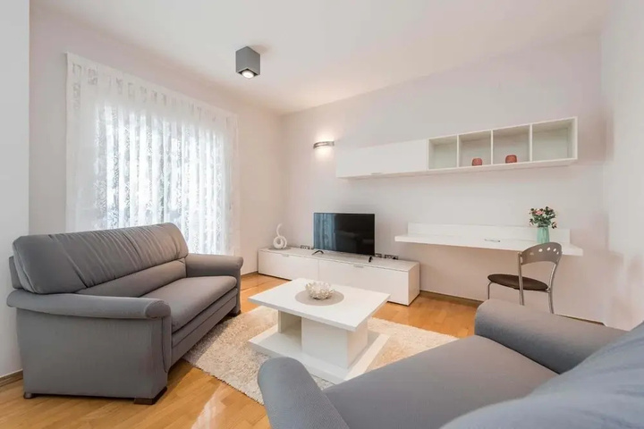 Room 4 of 15