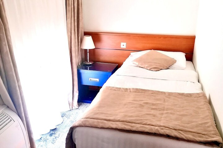 Room 28 of 92