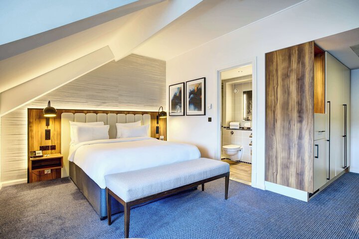 Room 53 of 192