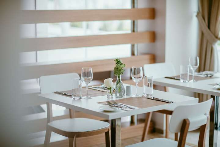 Dining 18 of 39
